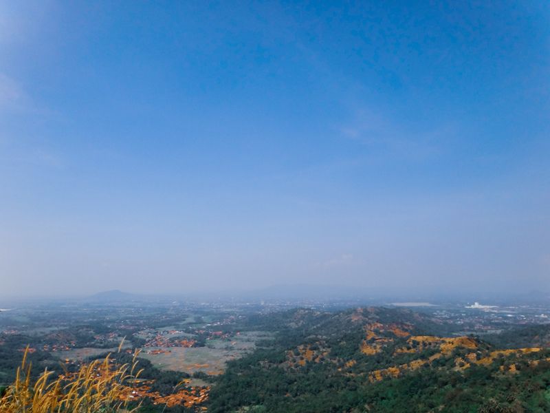 Panorama dari atas Bukit Batu Lawang (c) Gadis Hadianty/Travelingyuk